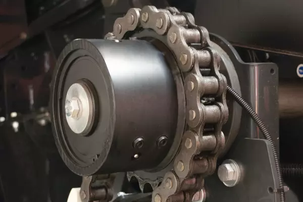 Tous les éléments du système d’alimentation des presses haute densité de KUHN sont équipés d’une protection complète par limiteur à came.