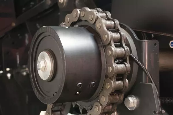 Tous les éléments du système d’alimentation des presses haute densité de KUHN sont équipés d’une protection complète par limiteur à came.