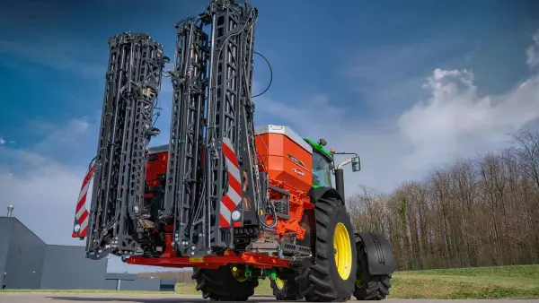 Rampes bien intégrées aux dimensions de la machine pour une compacité maximale