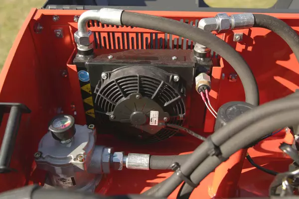 Les Faucheuses Débroussailleuses AGRI-LONGER GII à Sécurité Mécanique équipées d'un radiateur aéroréfrigérant 5 kW