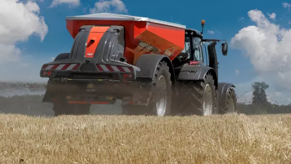 AXENT 100.1 dans un champs