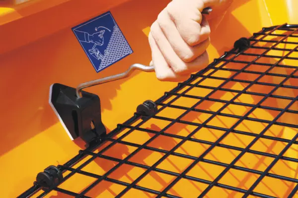 Tamis filtrant pour stopper les blocs de sel et éviter les défauts d'écoulement dans la trémie de l'AXEO