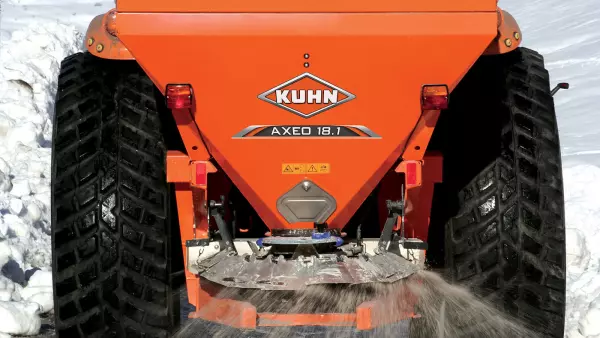 Déflecteurs en acier inoxydable pour épandage de bordures contrôlées et respect de l'environnement sur le distributeur sel et sable AXEO