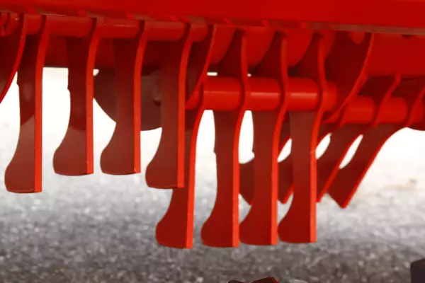 Le conditionneur à doigts en acier DIGIDRY est très performant en fourrage lourd, long ou mâture mais aussi en fourrages courts.