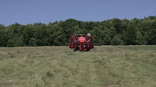 Le faneur GF 15003 T en mode transport