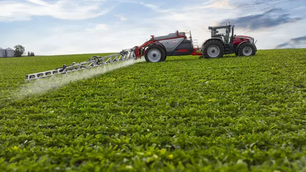 KARAN au travail au champ