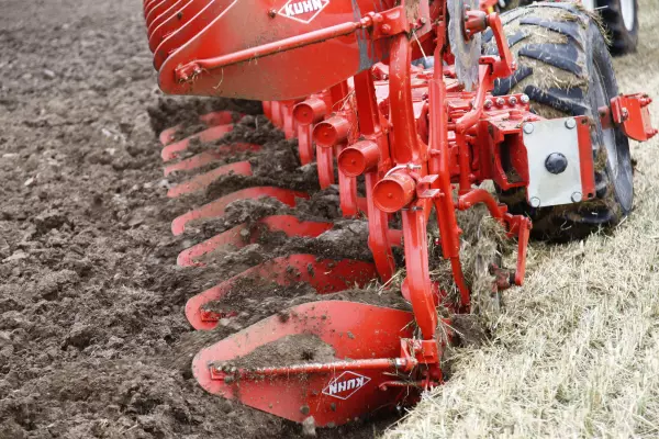 Vue de la sécurité NSH de la charrue VARI-LEADER au travail