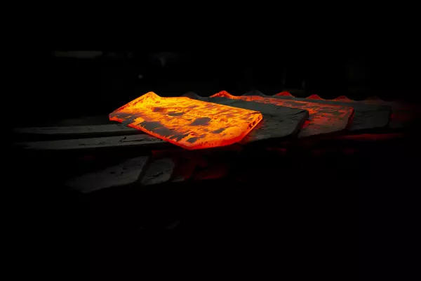 Les socs et pointes d'origine KUHN sont forgés et traités pour augmenter leur durée de vie de 20 % par rapport à des pièces adaptables