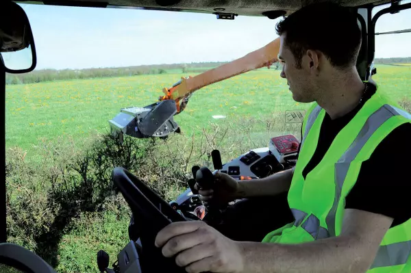 Faucheuse Débroussailleuse KUHN MULTI-LONGER GII 5557 SP : la visibilité associée à la performance