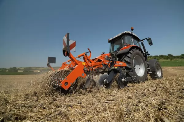 Le rouleau Flexliner est disponible sur les OPTIMER portés et portés repliables. Il est recommandé pour créer des faux-semis.