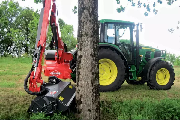 POLY-LONGER 5050 PA avec cinématique parallélogramme : le boîte automatique de votre Faucheuse Débroussailleuse KUHN !