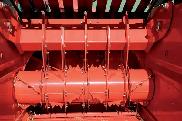 Adpatation de la position des peignes régulateurs sur la Pailleuse Distributrice PRIMOR 5570 M