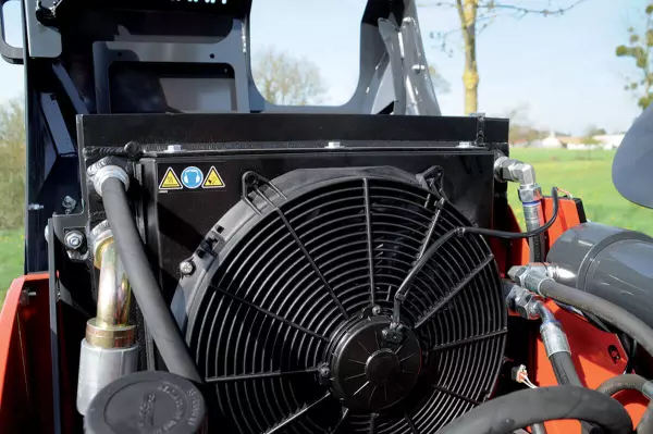 Refroidisseur surdimensionné sur les Faucheuses Débroussailleuses KUHN PRO-LONGER : une puissance contante