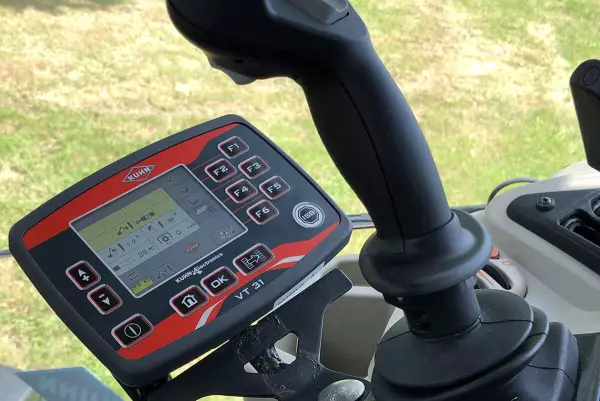 La commande INTUITIV', un design conçue spécifiquement pour les faucheuses débroussailleuses