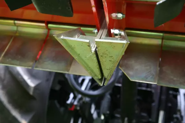 Un soc diviseur sur le broyeur RM 610 R pour une aspiration optimale de la biomasse à broyer.