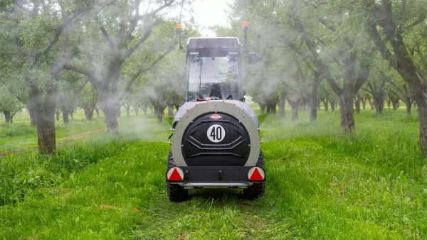 Vue arrière du pulvérisateur ANTIS 2 avec une turbine ronde R-82