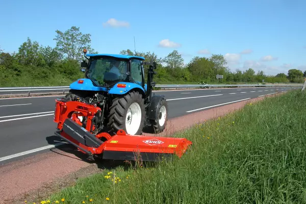 Conception non tubulaire et enacier très haute élasticité pour une meilleure tenue mécanique sur la gamme des Faucheuses d'Accotement SPRING-LONGER Série 80
