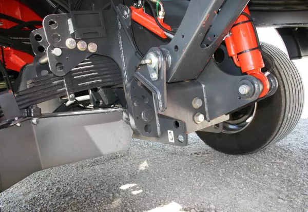 Suspension intégrale du châssis sur les mélangeuses automotrices KUHN SPW Intense
