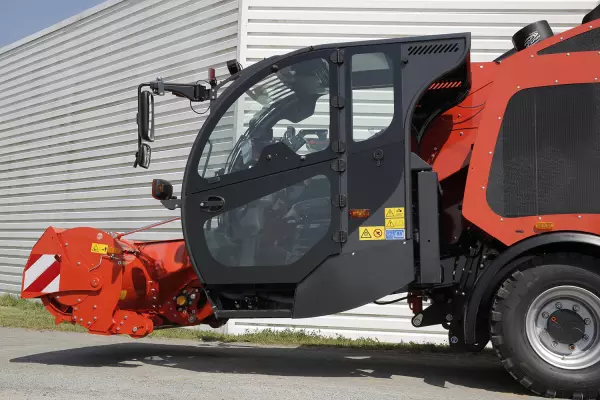 Surface vitrée très importante sur les mélangeuses automotrices KUHN SPW Intense