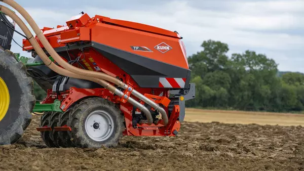 La trémie frontale TF 2300 C