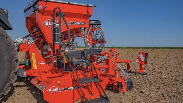 La trémie, la tête de distribution et le doseur sont facilement accessibles.