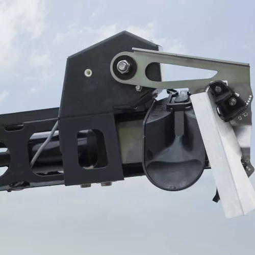 Le déflecteur de bordure à commande électrique permet d’assurer un épandage en bordure optimisé environnement et rendement.