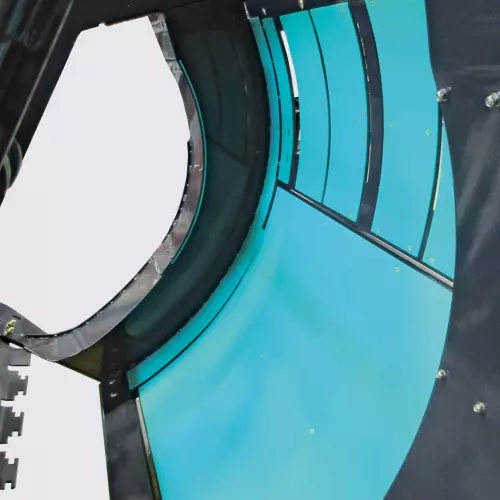 Les plaques Téflon réduisent la friction.