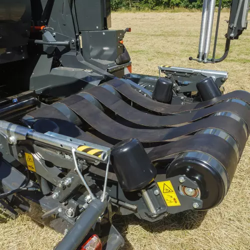 L’utilisation du système intégré de pesée des balles fournit une information instantanée de suivi du poids des balles.