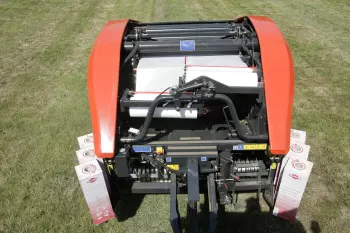 Deux rouleaux de film étirable 750 mm standards liant une balle