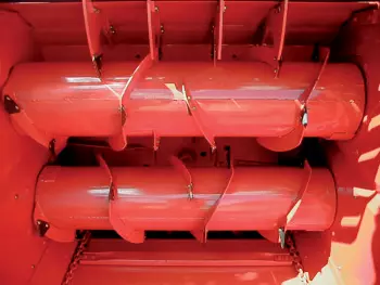 Démêleur tout fourrage sur Désileuse Pailleuse Recycleuse ATHENOR 6070