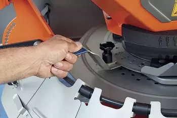 Réglage facile du point de chute pour une répartition parfaite avec le distributeur sel et sable AXEO