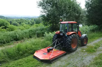 Hauteur de coupe réglable sur les Broyeurs à Axe Vertical BAV pour s'adapter à toutes les densités de produits