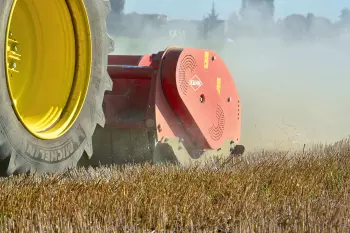 Photo en gros plan du broyeur BC 1000 au travail