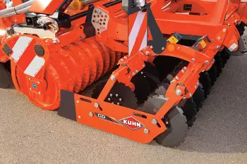 Výměna nástroje pro přípravu půdy CD 1000 na secí kombinaci VENTA nebo SITERA trvá pouhých 10 minut díky patentovaným adaptérům.