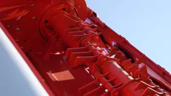 Le conditionneur avec doigts mobiles en acier DIGIDRY est particulièrement adapté aux conditions diffciles de fauche.
