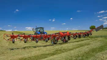 Grâce au système HLC, les manœuvres sont facilitées en bout de champ.