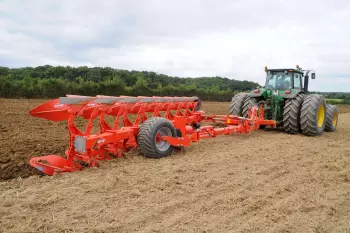 Photo de la charrue semi-portée monoroue VARI-LEADER en travail hors raie