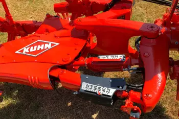 Photo en gros plan du système de réglage Pro-Set de la charrue MASTER L