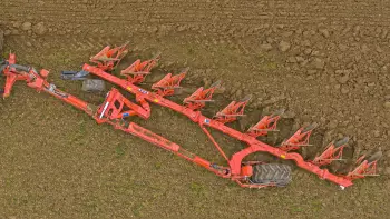 MULTI-LEADER-XT_Ploughing_perfect-alignment.jpg