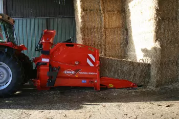 Chargement en totale autonomie avec la pailleuse KUHN PRIMOR 2060 H
