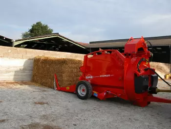 Chargement en totale autonomie avec la pailleuse KUHN PRIMOR 2060 H