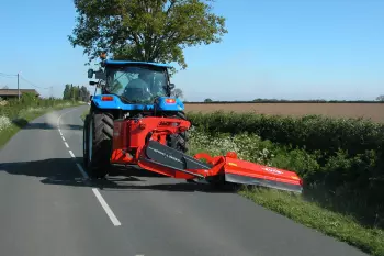 La conception des Faucheuses d'Accotement SPRING-LONGER Série 80 permet d'avoir une très bonne régularité du tapis végétal et une homogénéité des brins coupés
