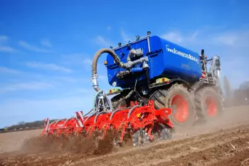 Le STRIGER 100 permet d'enfouir le lisier en un passage