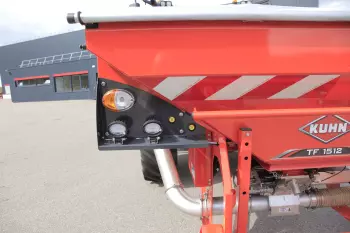 Photo gros plan boutons de calibrage de la trémie fontale TF 1512