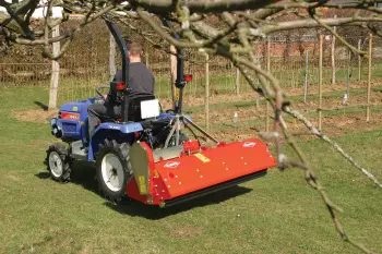 Photo d'un broyeur TL adapté sur un micro-tracteur