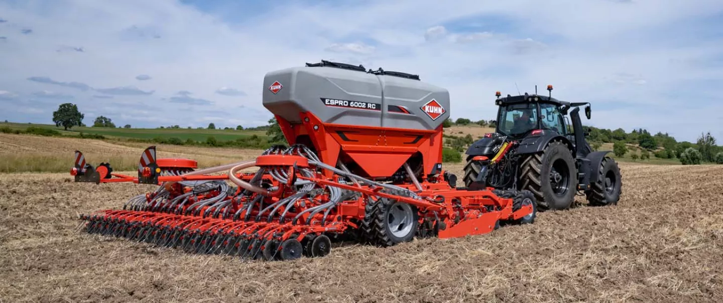 Vue d'ensemble du semoir traîné pour semis simplifié ESPRO 1002 R/RC