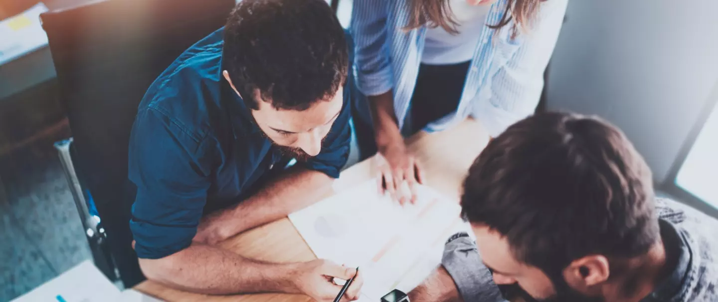 People working into the accounting department