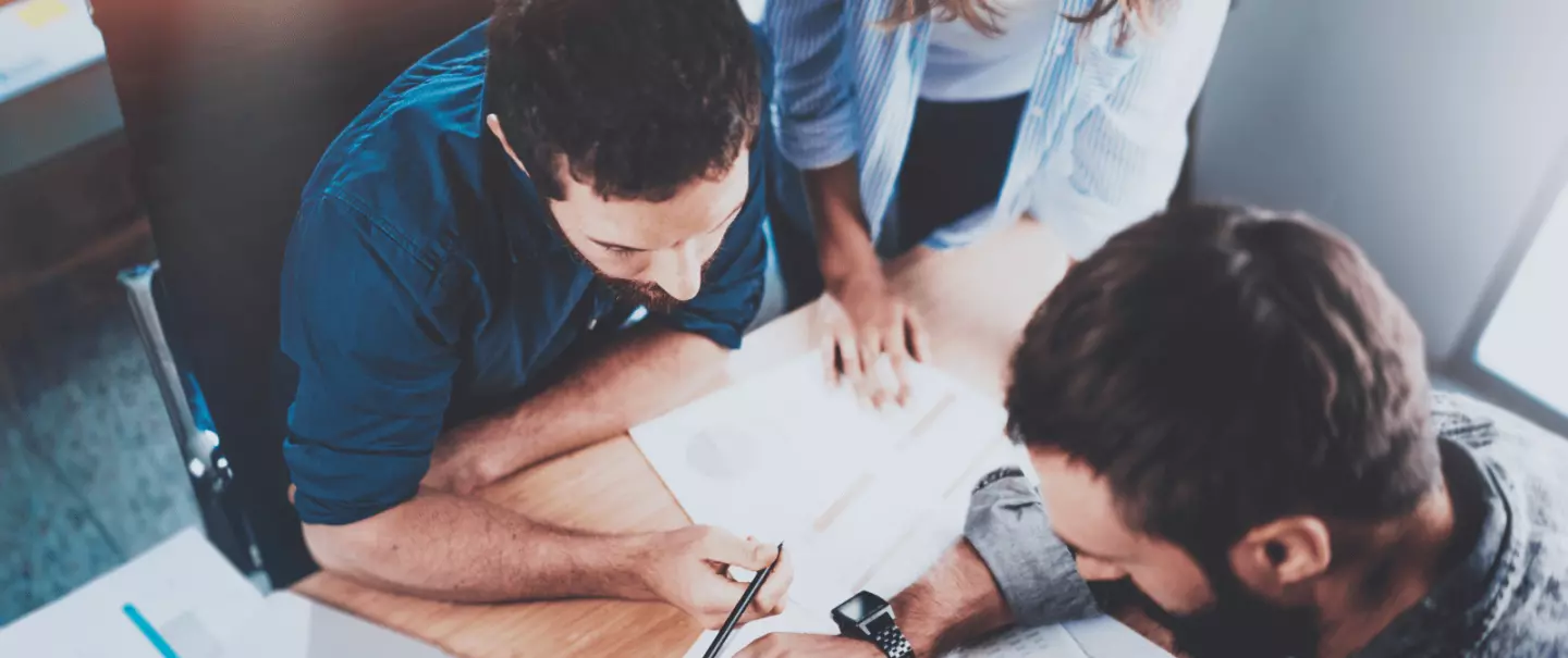 People working into the accounting department