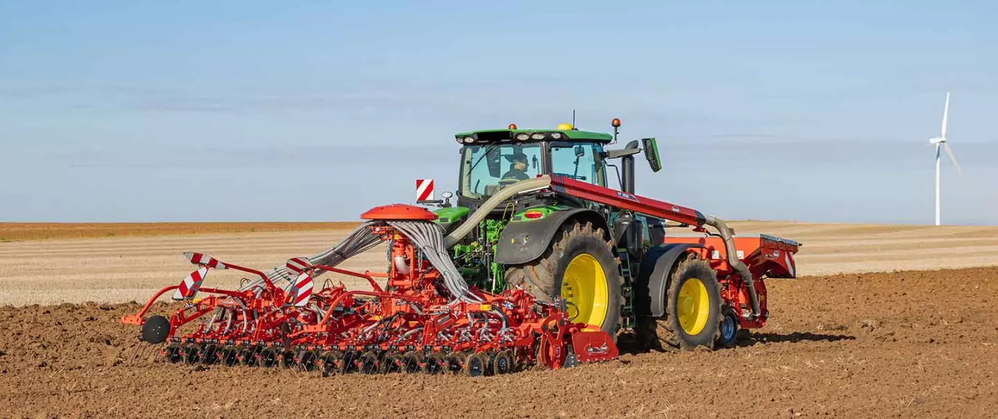 Combiné de semis BTFR 5030 en campagne de semis de blé