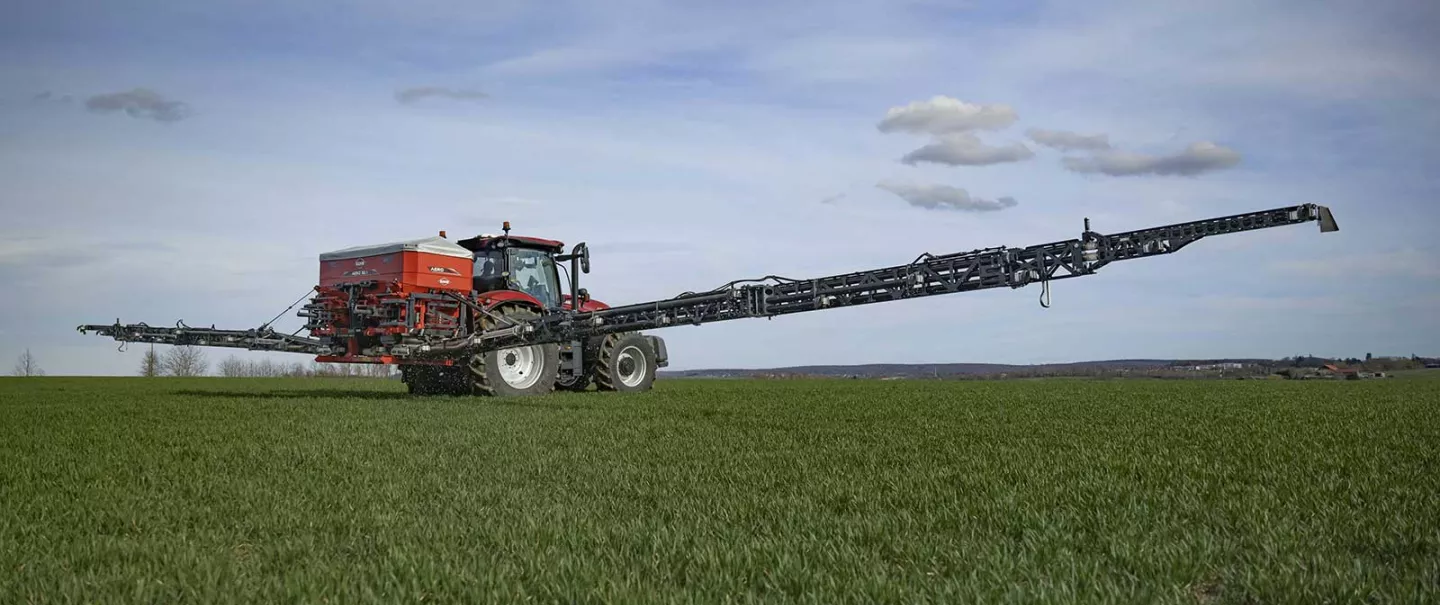 Distributeur d'engrais pneumatique porté AERO 32.1 au travail